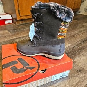 Womens 7.5 Winter Boots NWT